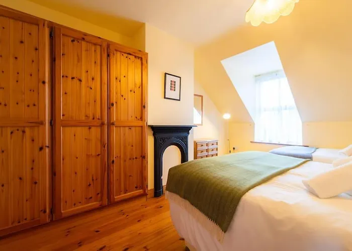 Town - Tigh Peig Dingle